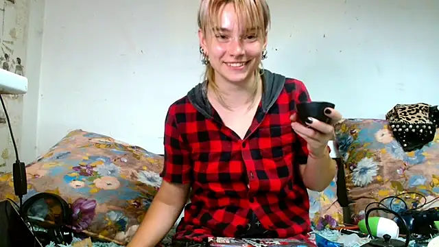 Sophie Bell online show from 06-24-26, 05:23