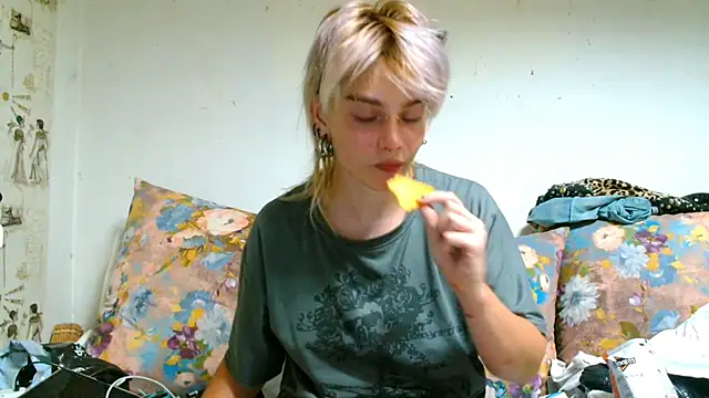 Sophie Bell online show from 07-05-26, 08:38