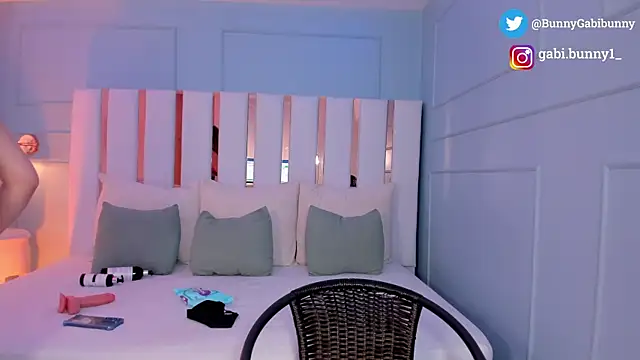 gabi bunny online show from 10-30-25, 05:24