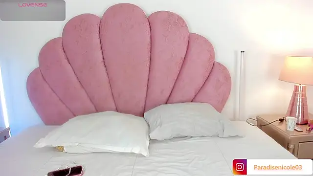 Snapshot of Nicole_Paradise chatting on 05-31-26, 01:07 Nicole Paradise online show from 05-31-26, 01:07