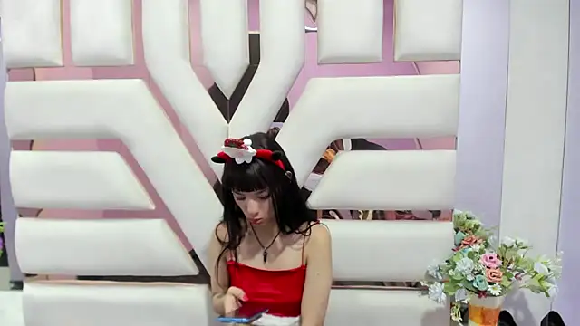 Snapshot of Aurora_18 chatting on 12-14-24, 05:47 Aurora 18 online show from 12-14-24, 05:47