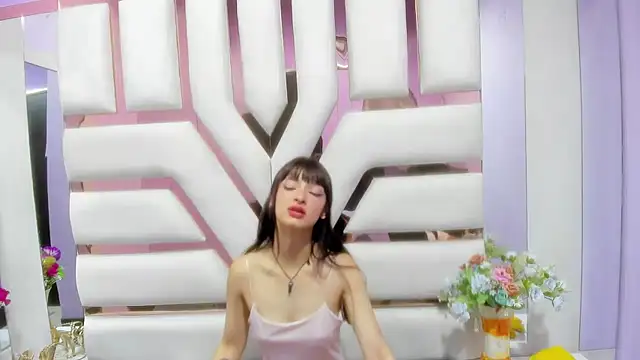 Snapshot of Aurora_18 chatting on 01-16-25, 11:27 Aurora 18 online show from 01-16-25, 11:27