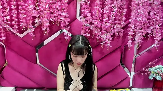 Snapshot of Aurora_18 chatting on 02-10-25, 09:15 Aurora 18 online show from 02-10-25, 09:15