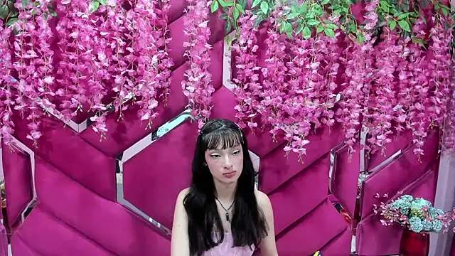 Snapshot of Aurora_18 chatting on 02-12-25, 09:11 Aurora 18 online show from 02-12-25, 09:11