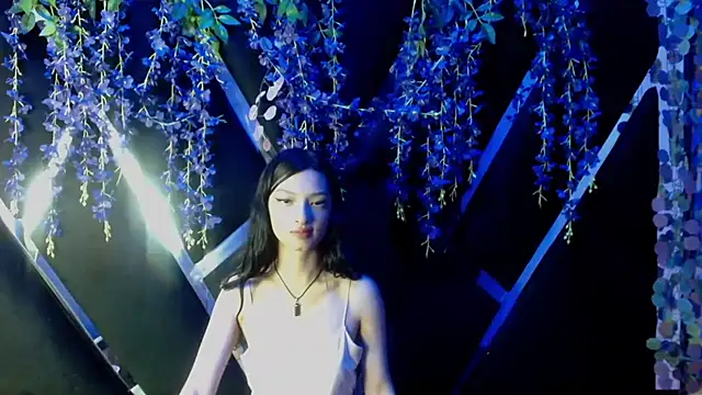 Snapshot of Aurora_18 chatting on 09-13-25, 02:17 Aurora 18 online show from 09-13-25, 02:17