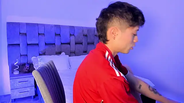 Snapshot of MarcusCollinss_ chatting on 12-03-24, 12:06 MarcusCollinss online show from 12-03-24, 12:06