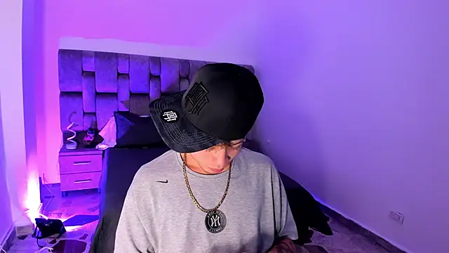 Snapshot of MarcusCollinss_ chatting on 12-27-24, 06:20 MarcusCollinss online show from 12-27-24, 06:20