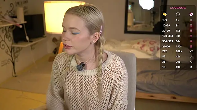 Snapshot of LexieLoree chatting on 11-09-25, 04:11 LexieLoree online show from 11-09-25, 04:11