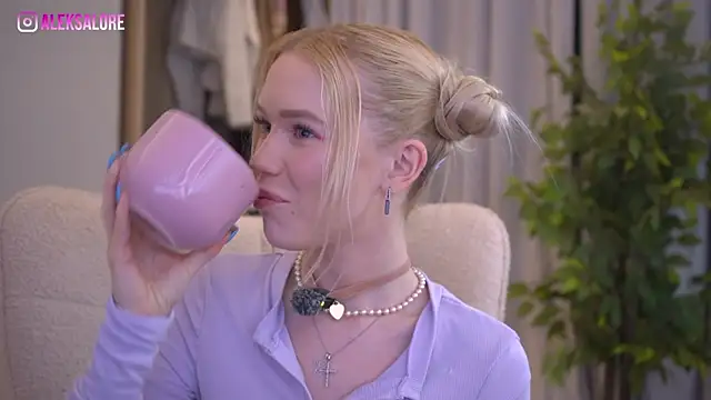 LexieLoree online show from 04-22-26, 02:36