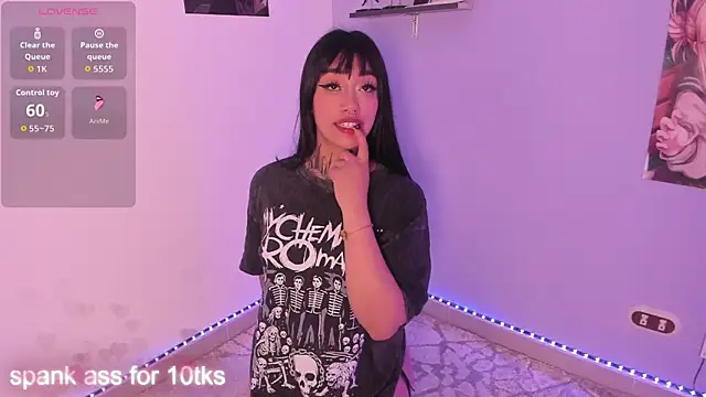 Snapshot of Akari1_Mischief chatting on 09-29-25, 01:11 Akari1 Mischief online show from 09-29-25, 01:11