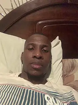 Snapshot of DManL chatting on 12-19-25, 08:16 DManL online show from 12-19-25, 08:16