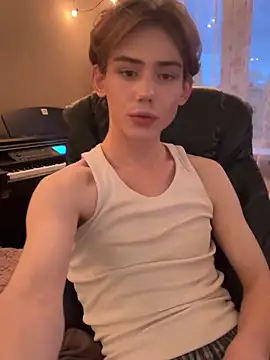 Snapshot of Ohnosashaa chatting on 10-13-25, 03:01 Ohnosashaa online show from 10-13-25, 03:01