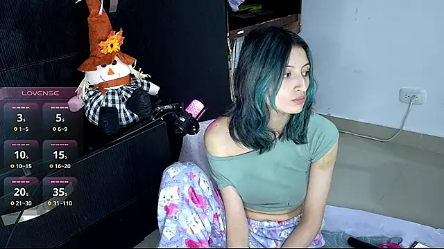 Snapshot of Camila---torres chatting on 10-29-25, 02:25 Camila---torres online show from 10-29-25, 02:25