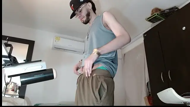 Snapshot of badanyboy chatting on 01-13-26, 07:41 badanyboy online show from 01-13-26, 07:41