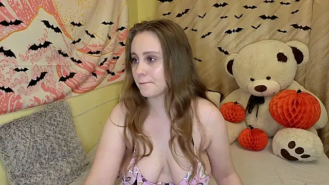 Snapshot of Sellya_Houston chatting on 10-22-25, 08:19 Sellya Houston online show from 10-22-25, 08:19