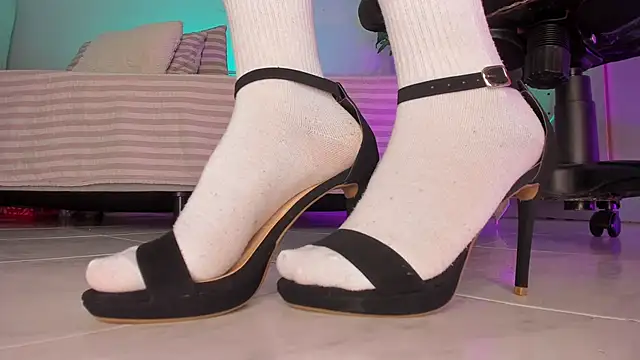 charlotte  grey online show from 10-12-25, 08:35