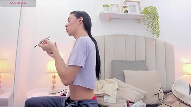 Mia thompson 19 online show from 09-18-25, 08:11