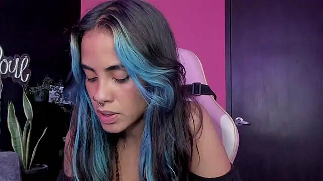 Juanadearco5 online show from 12-16-25, 08:25