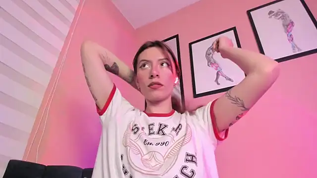 Snapshot of SensualJane2 chatting on 12-20-25, 05:36 SensualJane2 online show from 12-20-25, 05:36