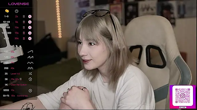 Snapshot of Traharaa chatting on 02-06-26, 01:03 Traharaa online show from 02-06-26, 01:03