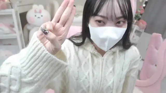 momo room online show from 01-04-25, 04:44