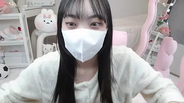 momo room online show from 01-18-25, 04:04