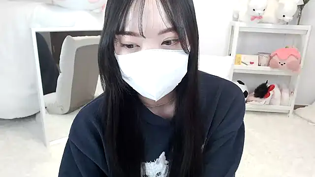 momo room online show from 04-26-26, 12:36