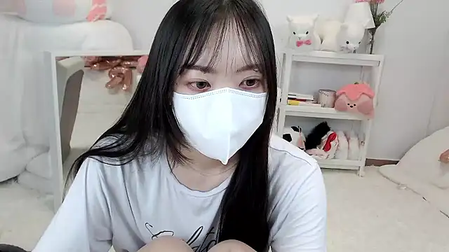 Snapshot of momo_room chatting on 05-30-26, 06:32 momo room online show from 05-30-26, 06:32
