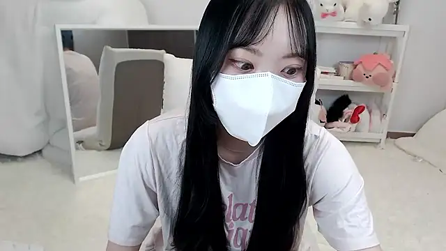Snapshot of momo_room chatting on 06-05-26, 11:27 momo room online show from 06-05-26, 11:27