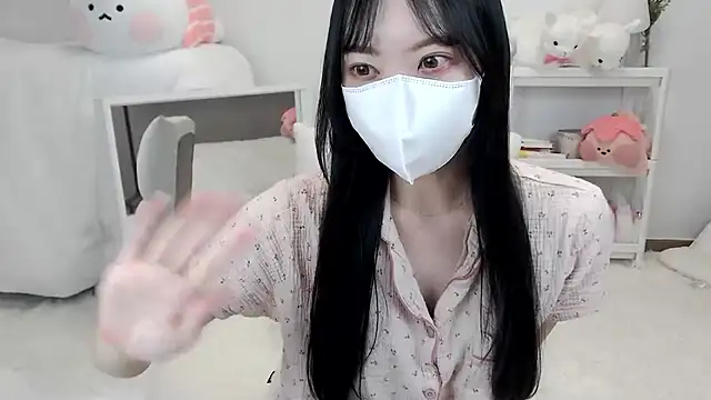 Snapshot of momo_room chatting on 06-14-26, 06:04 momo room online show from 06-14-26, 06:04