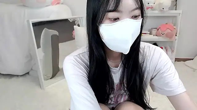 Snapshot of momo_room chatting on 06-22-26, 10:56 momo room online show from 06-22-26, 10:56