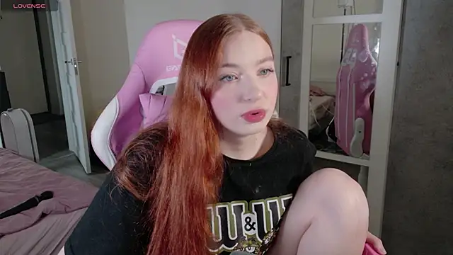 Snapshot of cinnabon_girls chatting on 02-11-26, 11:48 cinnabon girls online show from 02-11-26, 11:48