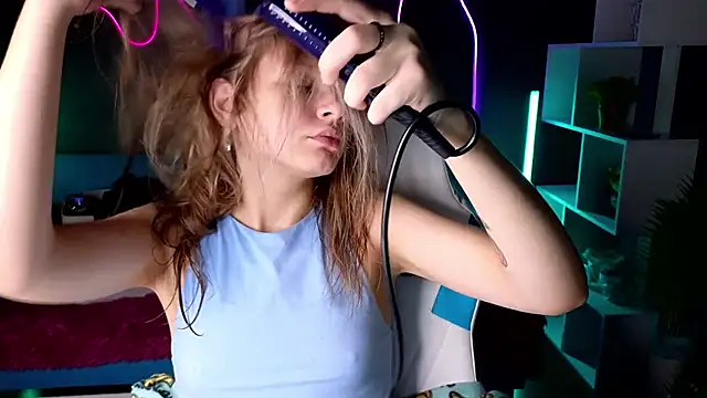 Snapshot of LitaBrom chatting on 12-14-24, 01:17 LitaBrom online show from 12-14-24, 01:17