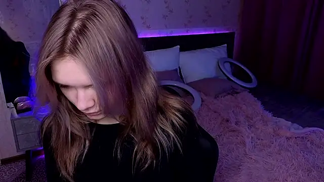 Snapshot of LitaBrom chatting on 12-18-24, 01:05 LitaBrom online show from 12-18-24, 01:05