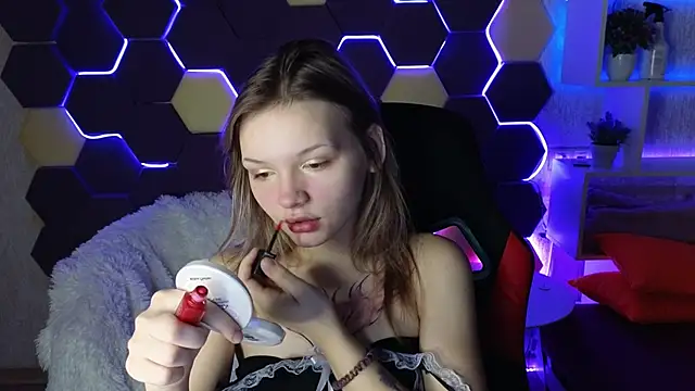 Snapshot of LitaBrom chatting on 12-19-24, 01:07 LitaBrom online show from 12-19-24, 01:07