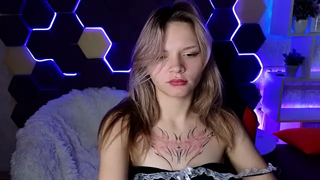 Snapshot of LitaBrom chatting on 12-19-24, 04:23 LitaBrom online show from 12-19-24, 04:23