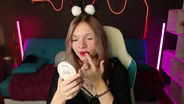 Snapshot of LitaBrom chatting on 12-20-24, 04:42 LitaBrom online show from 12-20-24, 04:42