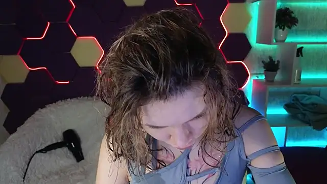 Snapshot of LitaBrom chatting on 01-06-25, 01:09 LitaBrom online show from 01-06-25, 01:09