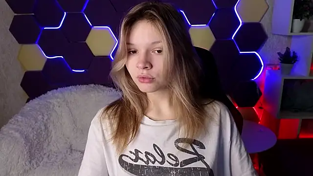 Snapshot of LitaBrom chatting on 01-12-25, 01:11 LitaBrom online show from 01-12-25, 01:11