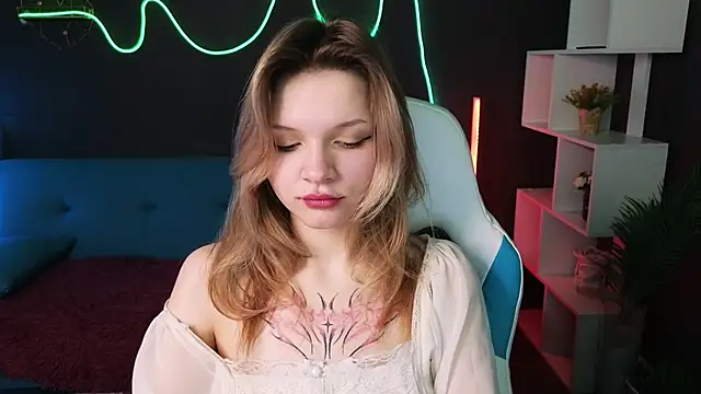 Snapshot of LitaBrom chatting on 02-05-25, 04:16 LitaBrom online show from 02-05-25, 04:16