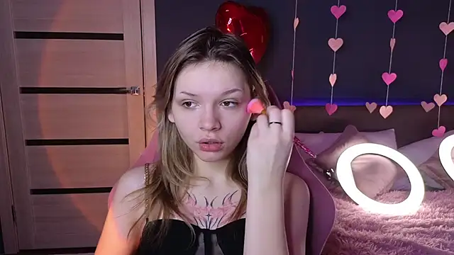 Snapshot of LitaBrom chatting on 02-18-25, 01:32 LitaBrom online show from 02-18-25, 01:32