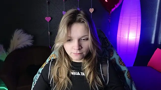 Snapshot of LitaBrom chatting on 02-19-25, 08:01 LitaBrom online show from 02-19-25, 08:01