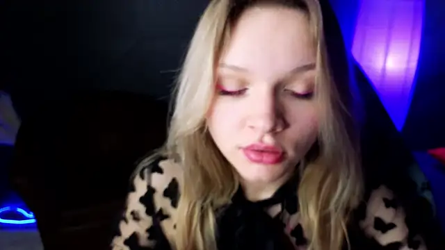 Snapshot of LitaBrom chatting on 02-23-25, 11:11 LitaBrom online show from 02-23-25, 11:11