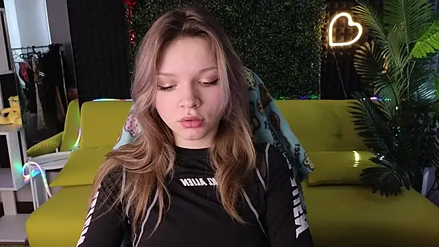 Snapshot of LitaBrom chatting on 03-03-25, 08:05 LitaBrom online show from 03-03-25, 08:05