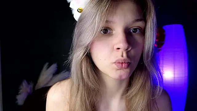 Snapshot of LitaBrom chatting on 03-05-25, 01:10 LitaBrom online show from 03-05-25, 01:10