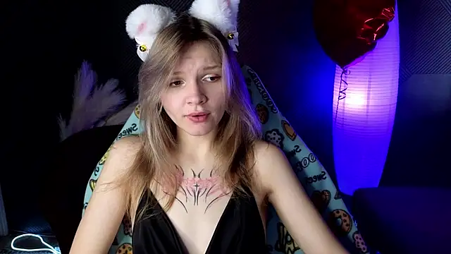 Snapshot of LitaBrom chatting on 03-05-25, 04:13 LitaBrom online show from 03-05-25, 04:13