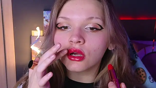 Snapshot of LitaBrom chatting on 03-17-25, 08:18 LitaBrom online show from 03-17-25, 08:18