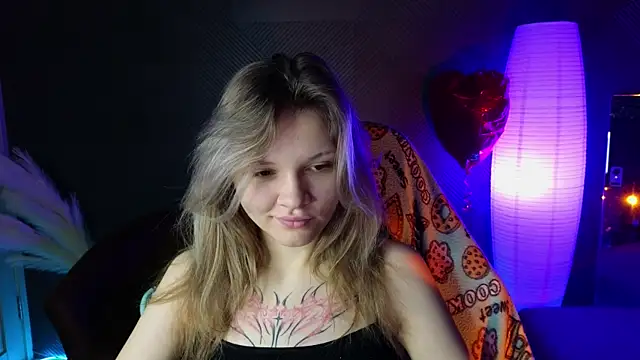 Snapshot of LitaBrom chatting on 03-18-25, 12:49 LitaBrom online show from 03-18-25, 12:49