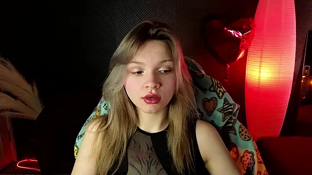 Snapshot of LitaBrom chatting on 03-19-25, 04:14 LitaBrom online show from 03-19-25, 04:14