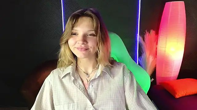 Snapshot of LitaBrom chatting on 09-21-25, 01:51 LitaBrom online show from 09-21-25, 01:51